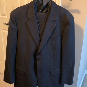 Men’s 3 piece suit. Chest 43. Waist 33.